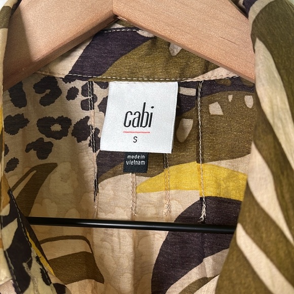 CAbi Bali Top Sleeveless Button Down Tropical Leaf Print Ruffle Back Size S - Picture 3 of 6